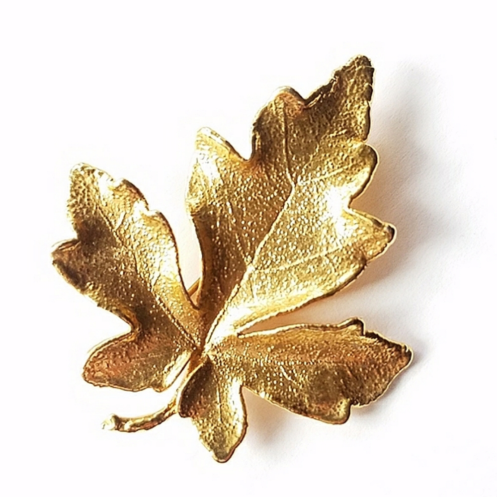 Maple Leaf Pin